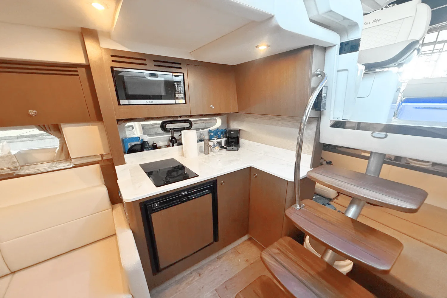 2019 Sea Ray 350 SUNDANCER COUPE Image Thumbnail #35