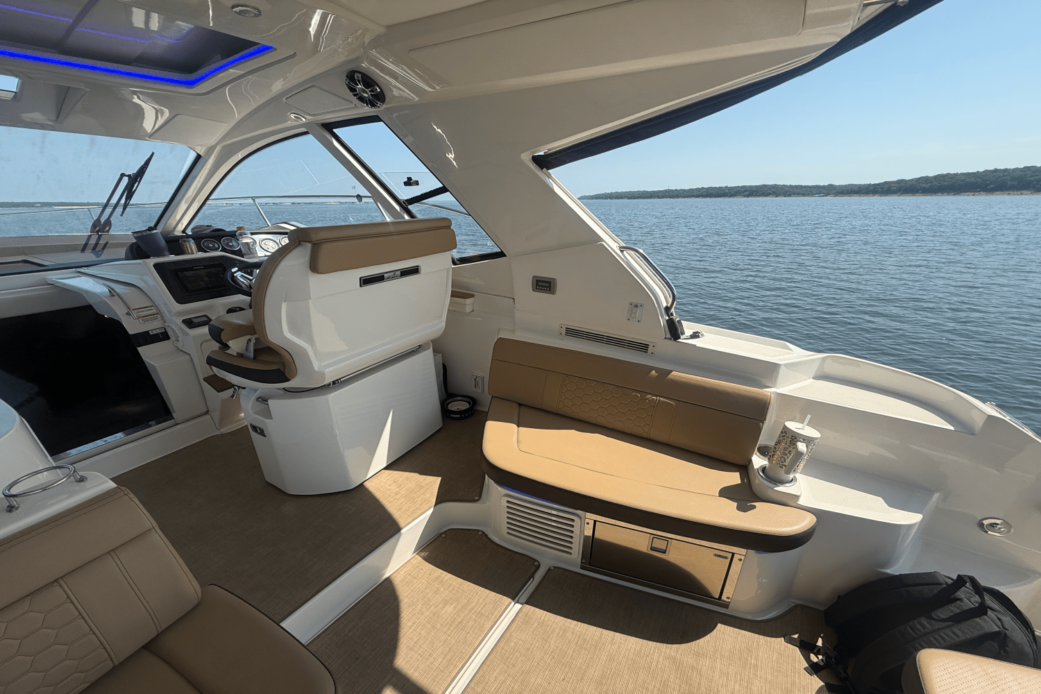 2019 Sea Ray 350 SUNDANCER COUPE Image Thumbnail #21