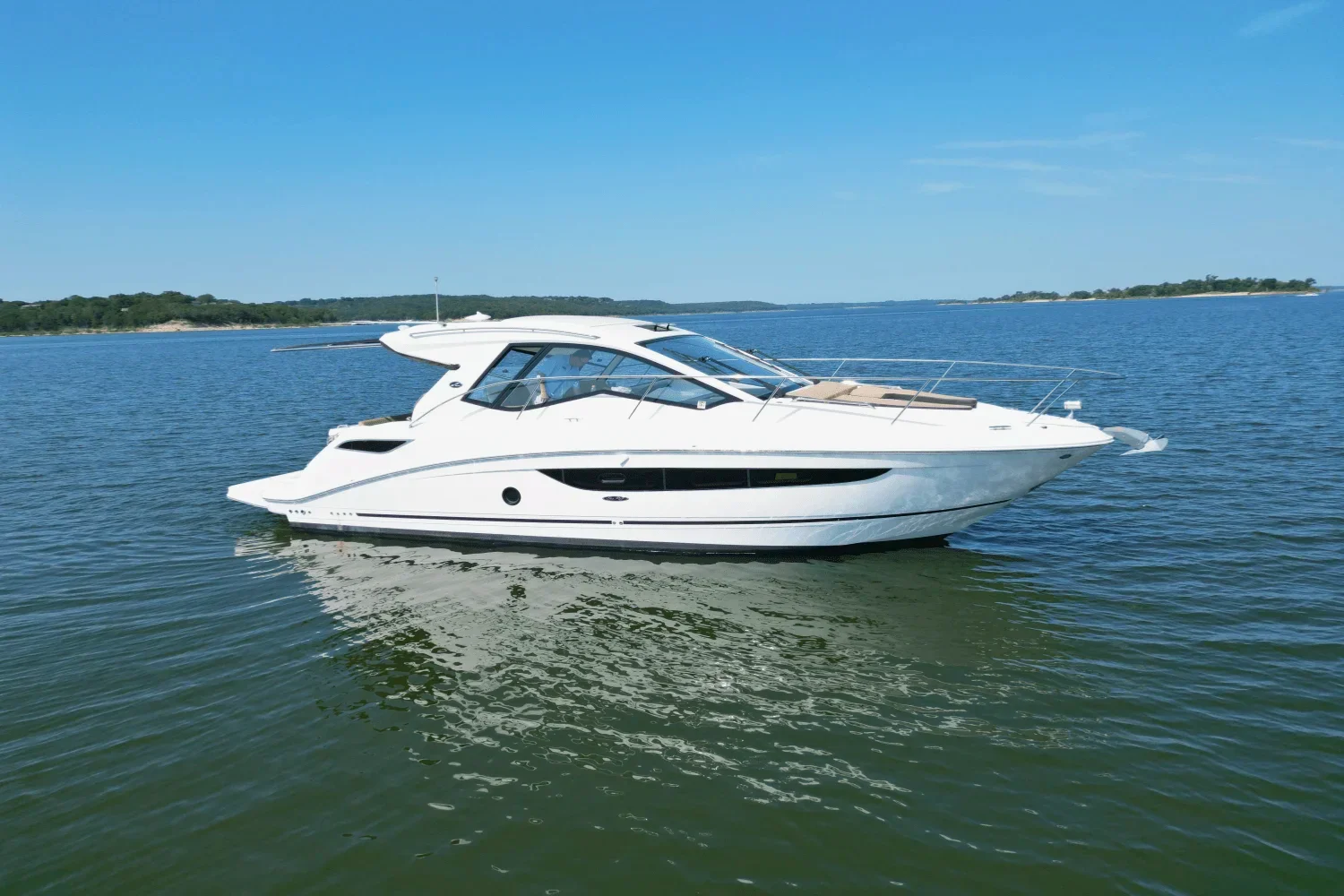 2019 Sea Ray 350 SUNDANCER COUPE Image Thumbnail #1