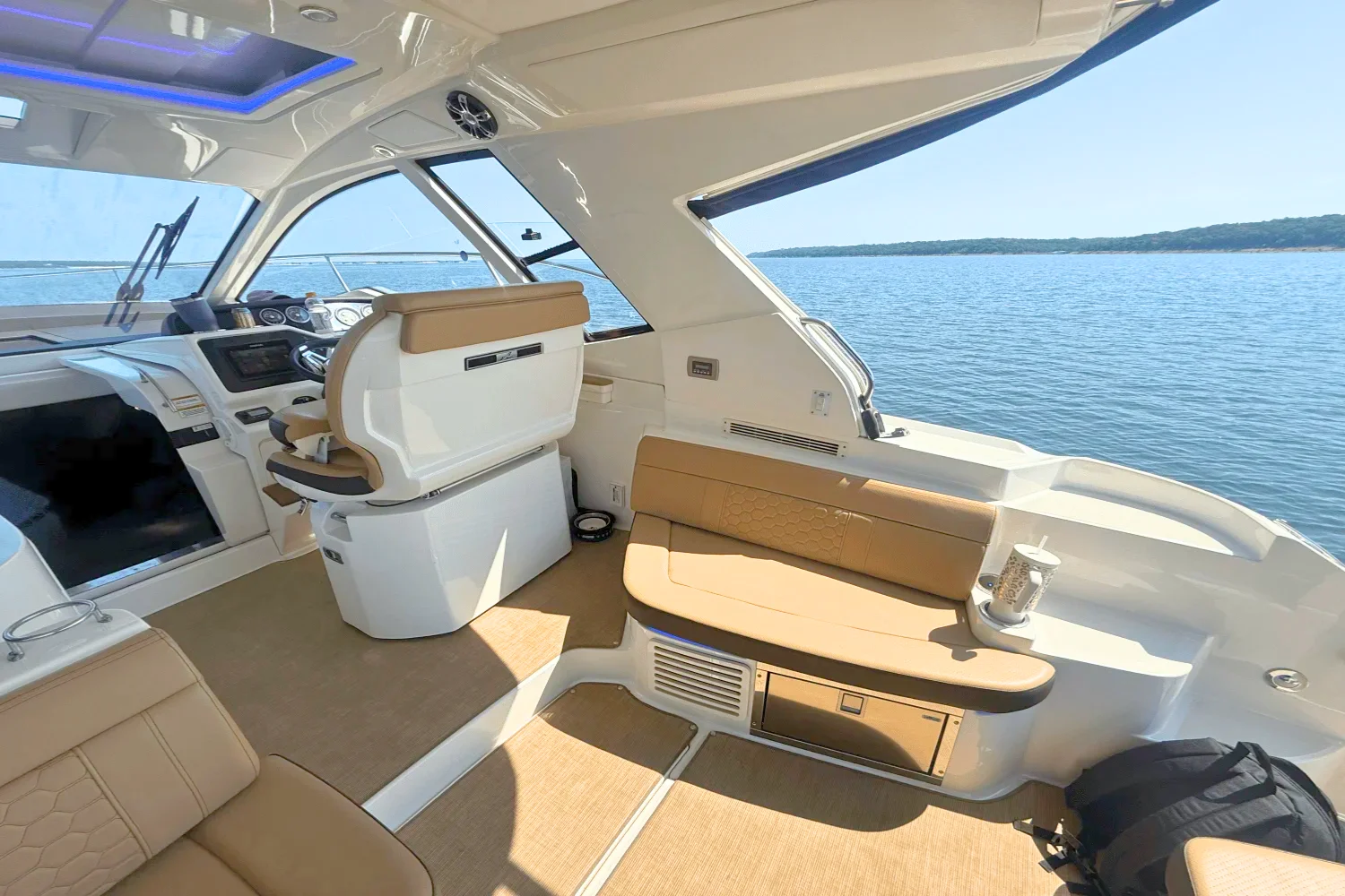 2019 Sea Ray 350 SUNDANCER COUPE Image Thumbnail #21