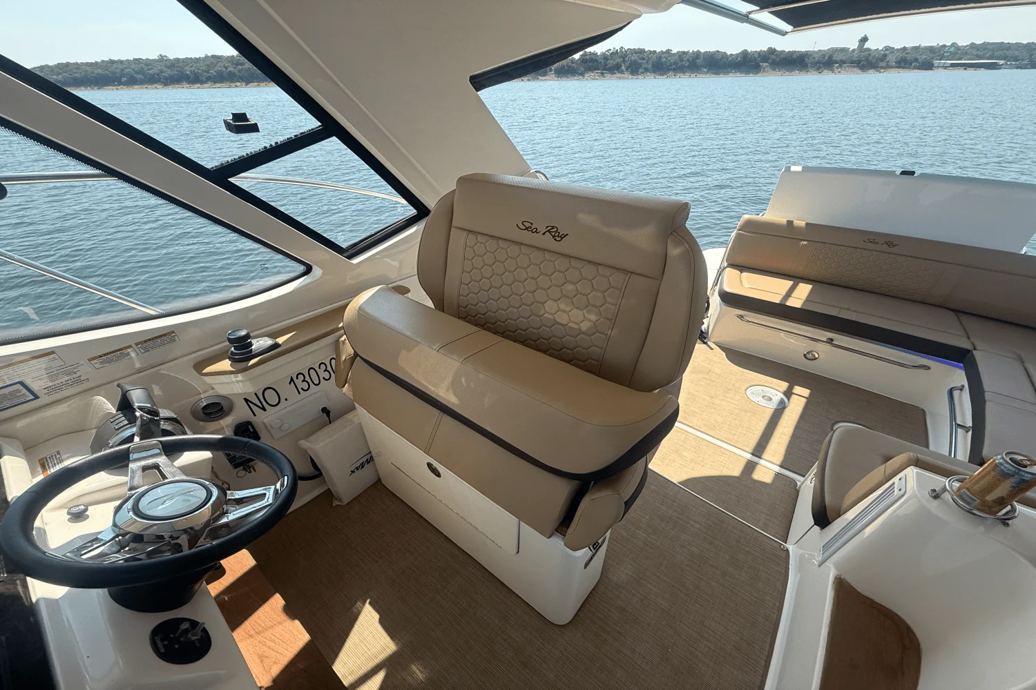 2019 Sea Ray 350 SUNDANCER COUPE Image Thumbnail #23