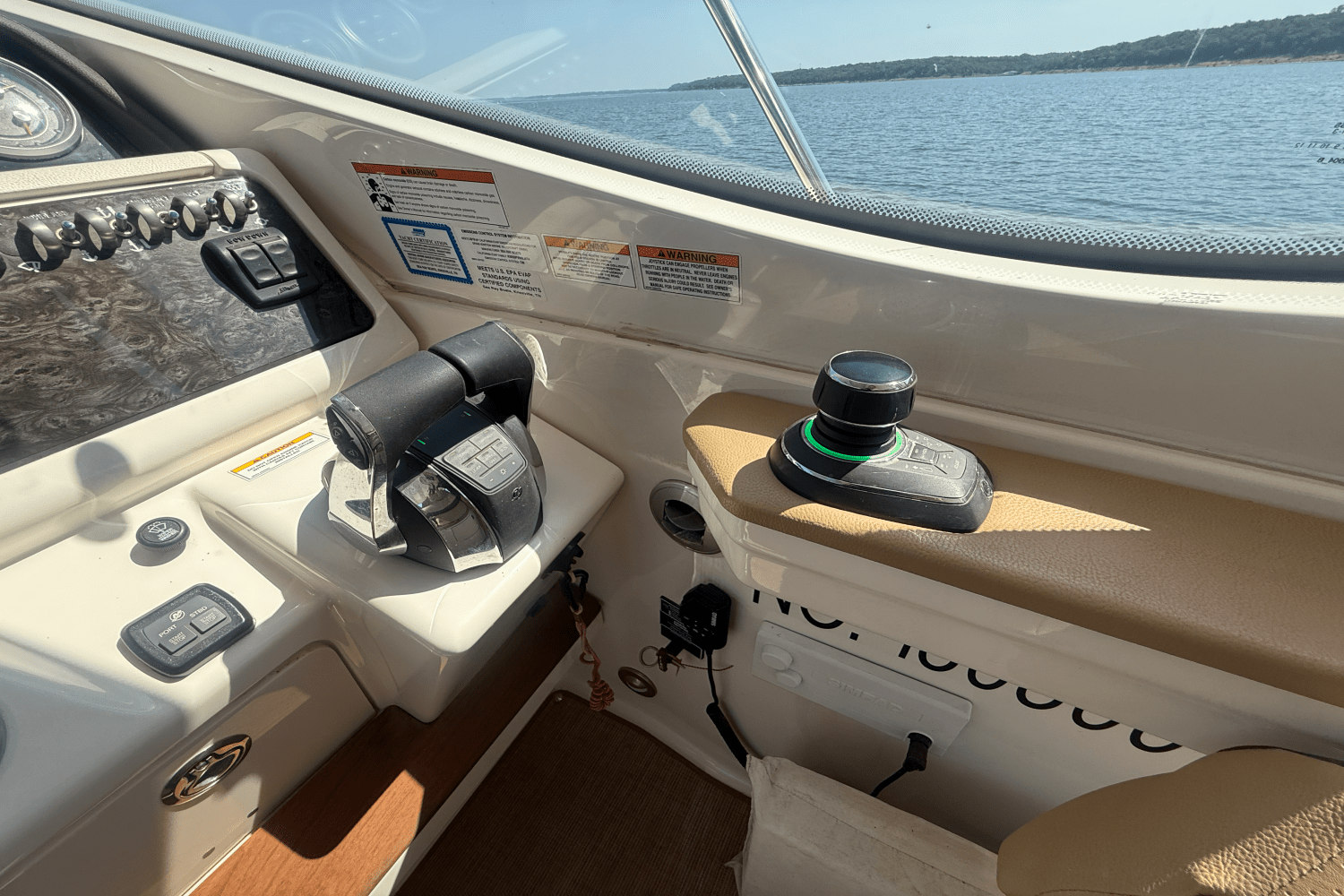 2019 Sea Ray 350 SUNDANCER COUPE Image Thumbnail #28