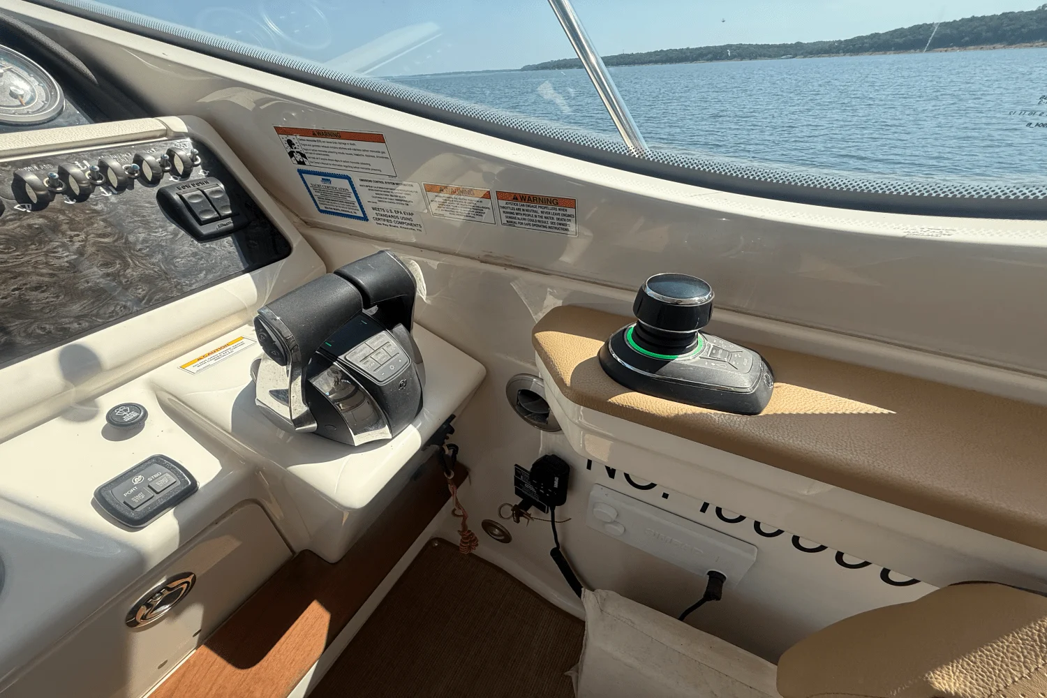 2019 Sea Ray 350 SUNDANCER COUPE Image Thumbnail #28