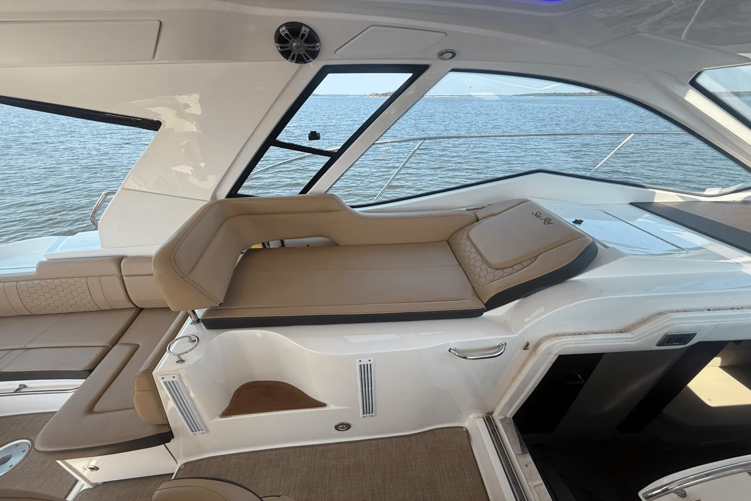 2019 Sea Ray 350 SUNDANCER COUPE Image Thumbnail #29