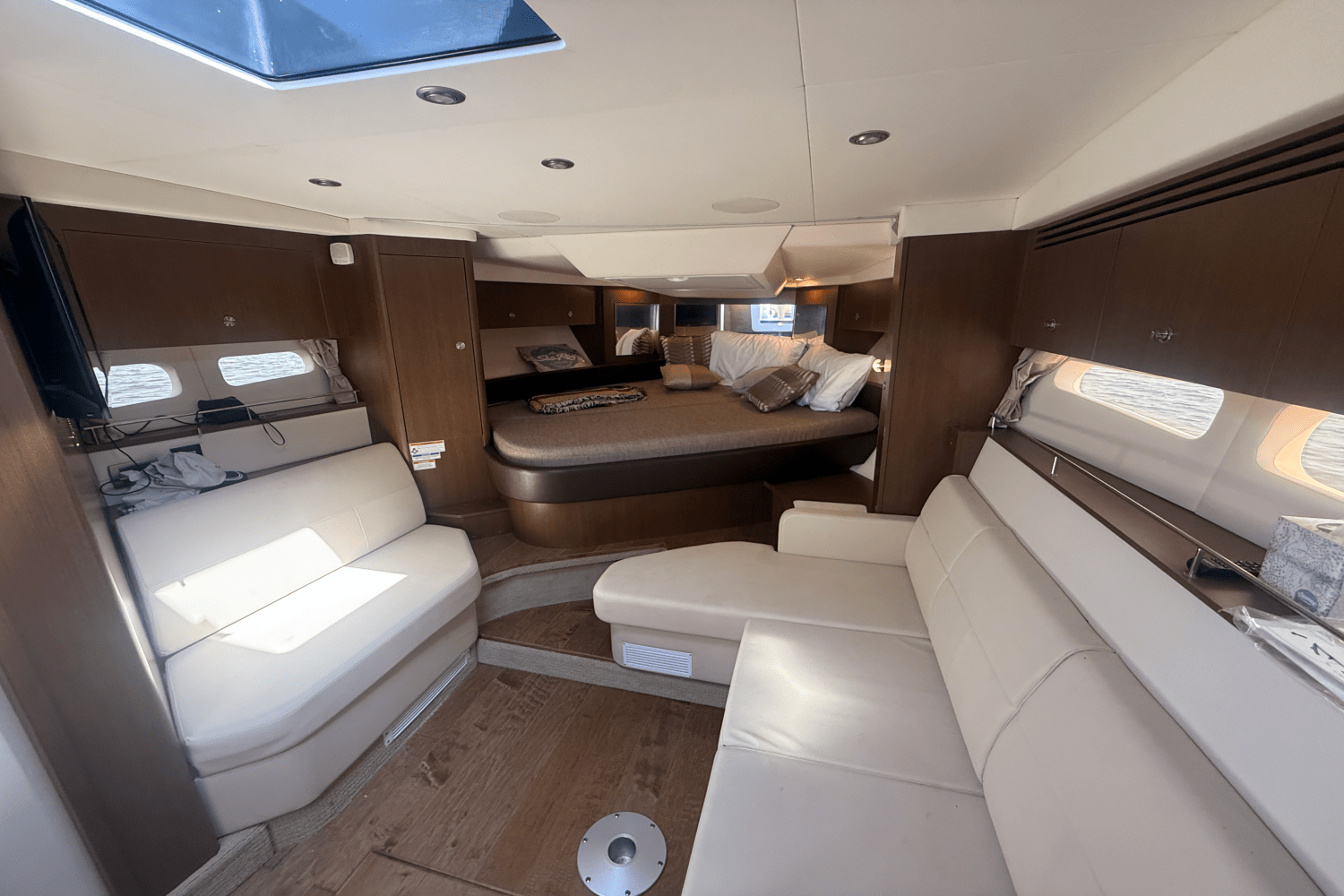2019 Sea Ray 350 SUNDANCER COUPE Image Thumbnail #31
