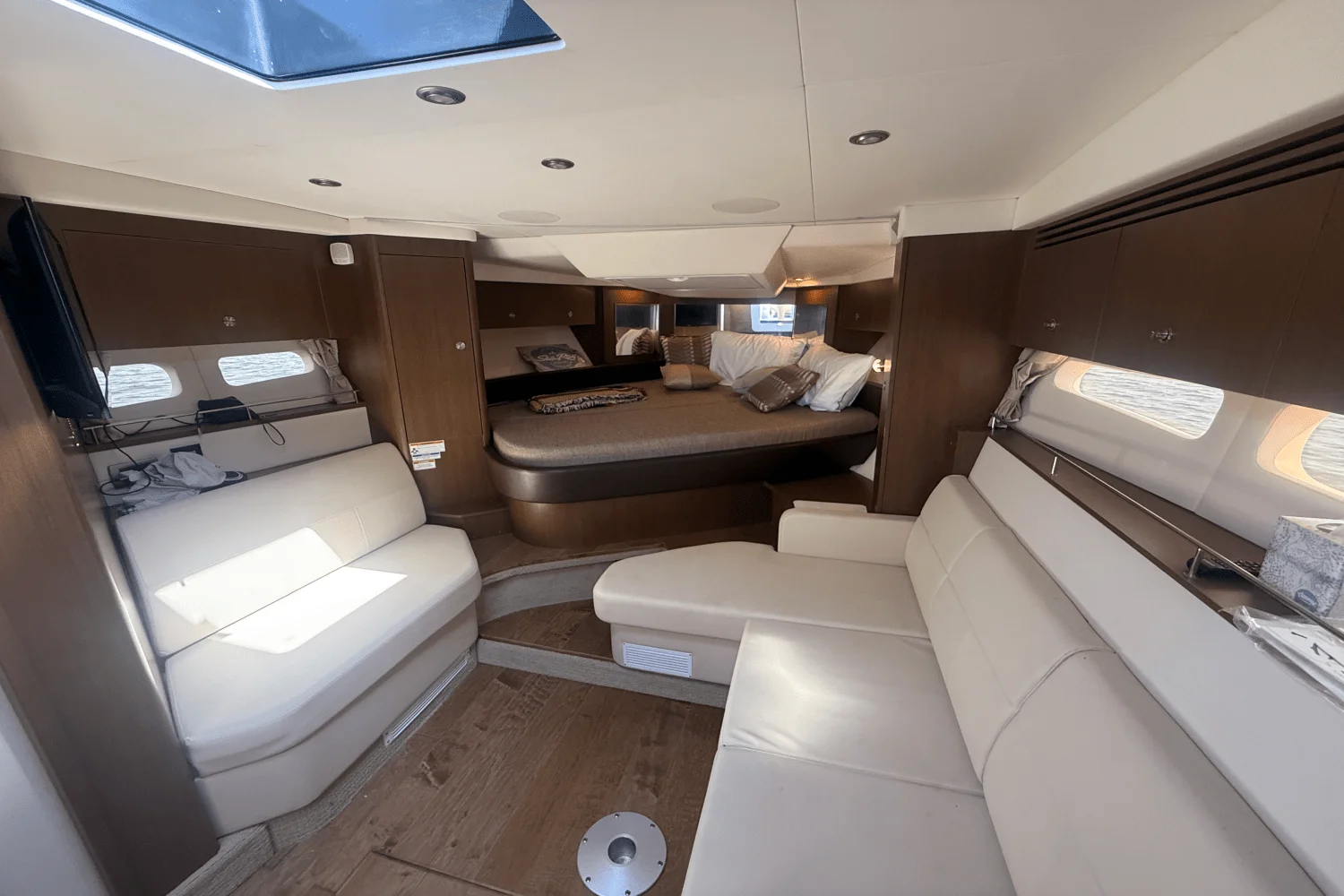 2019 Sea Ray 350 SUNDANCER COUPE Image Thumbnail #31