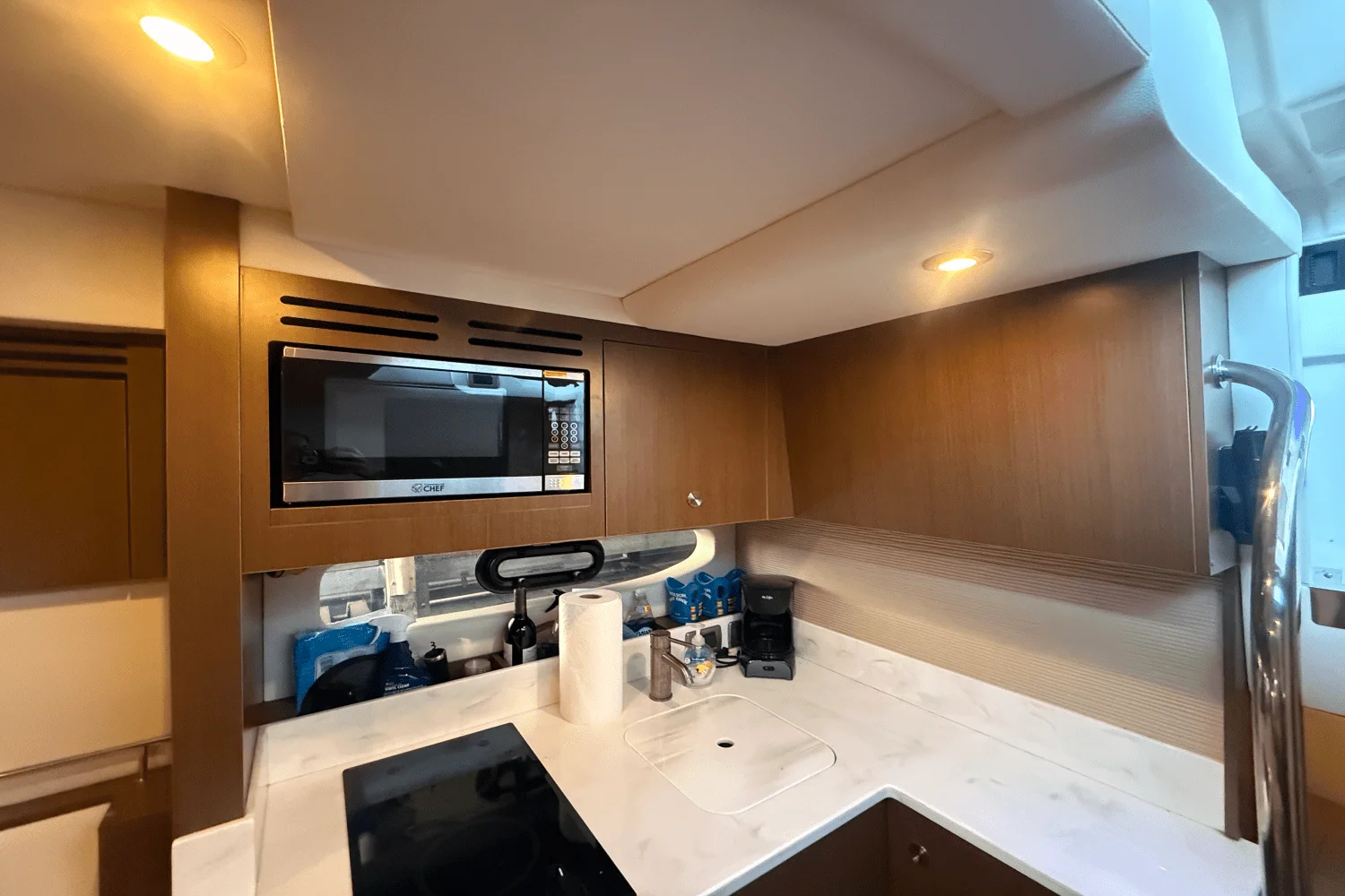 2019 Sea Ray 350 SUNDANCER COUPE Image Thumbnail #37