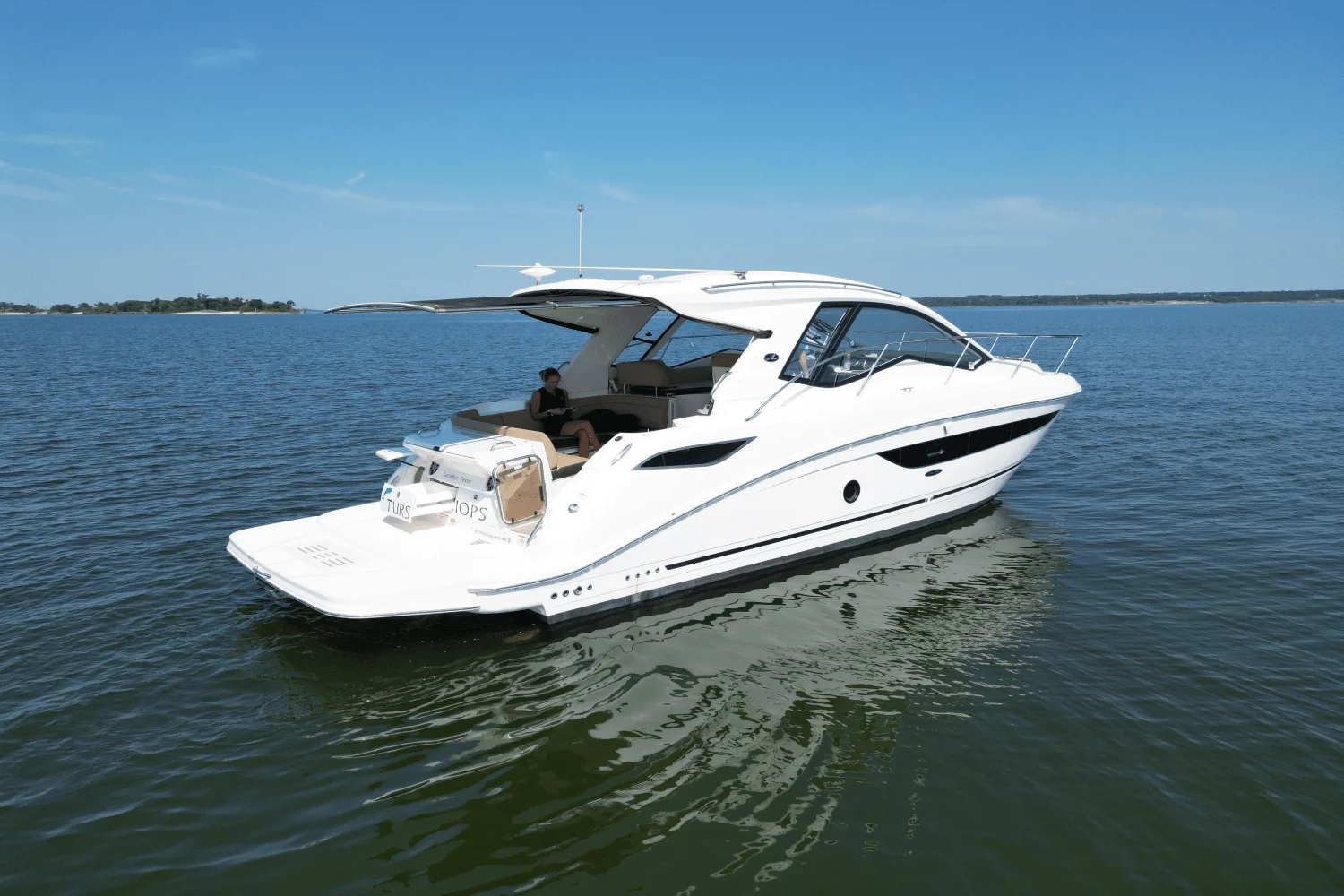 2019 Sea Ray 350 SUNDANCER COUPE Image Thumbnail #4