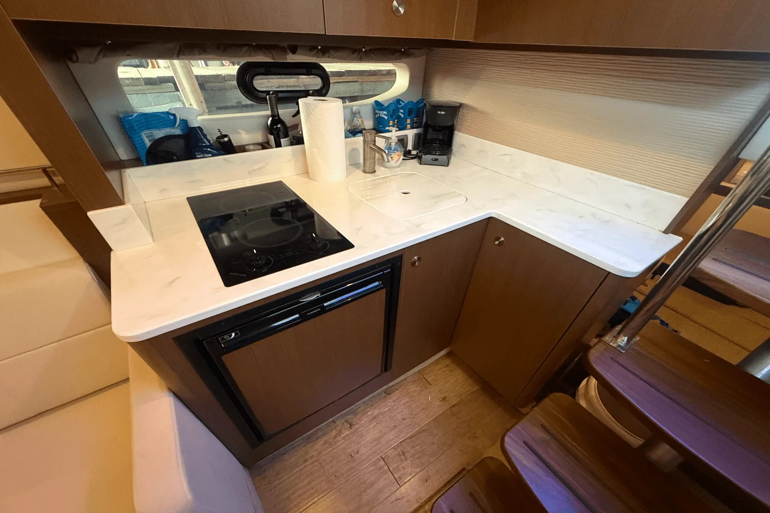 2019 Sea Ray 350 SUNDANCER COUPE Image Thumbnail #36