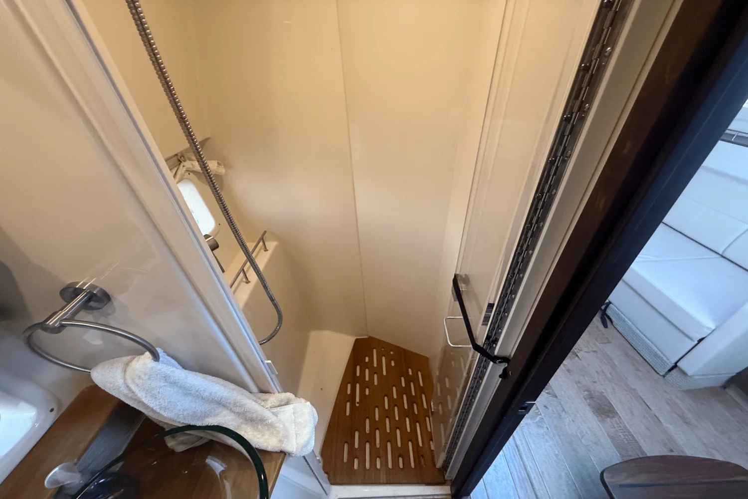 2019 Sea Ray 350 SUNDANCER COUPE Image Thumbnail #42