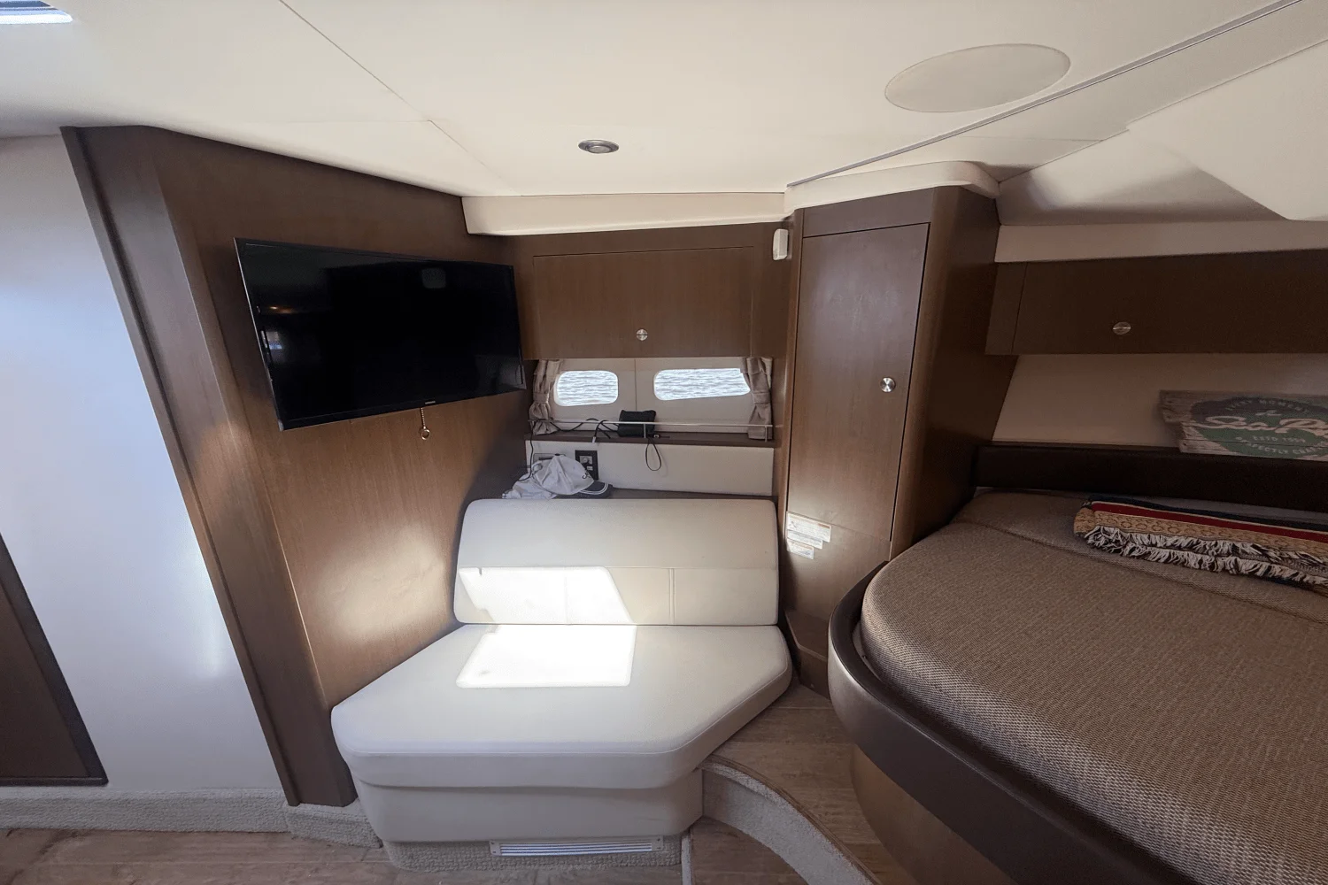 2019 Sea Ray 350 SUNDANCER COUPE Image Thumbnail #33