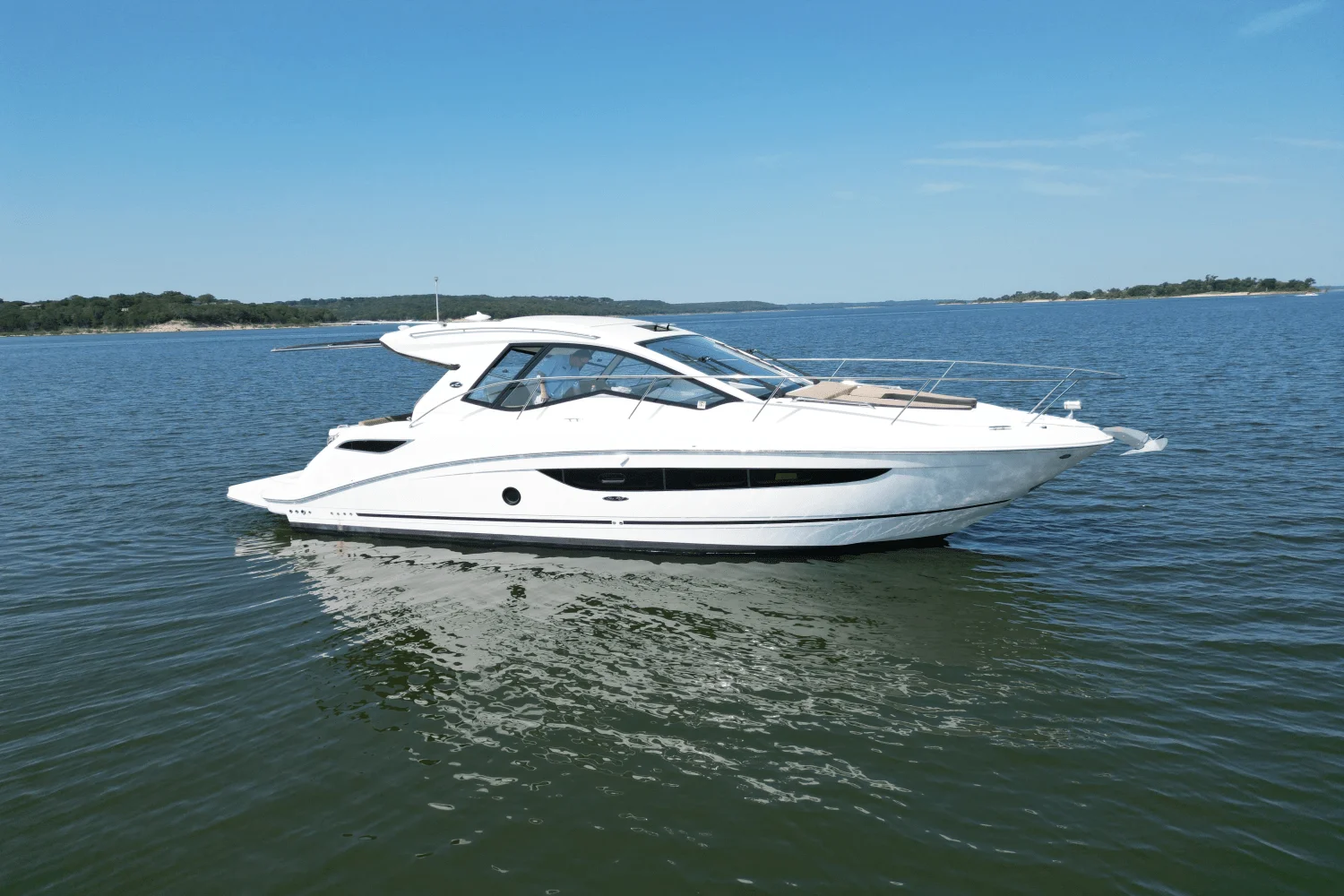 2019 Sea Ray 350 SUNDANCER COUPE Image Thumbnail #1