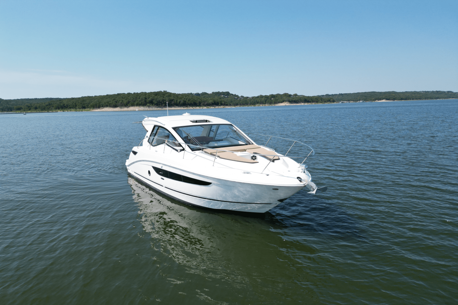 2019 Sea Ray 350 SUNDANCER COUPE Image Thumbnail #3