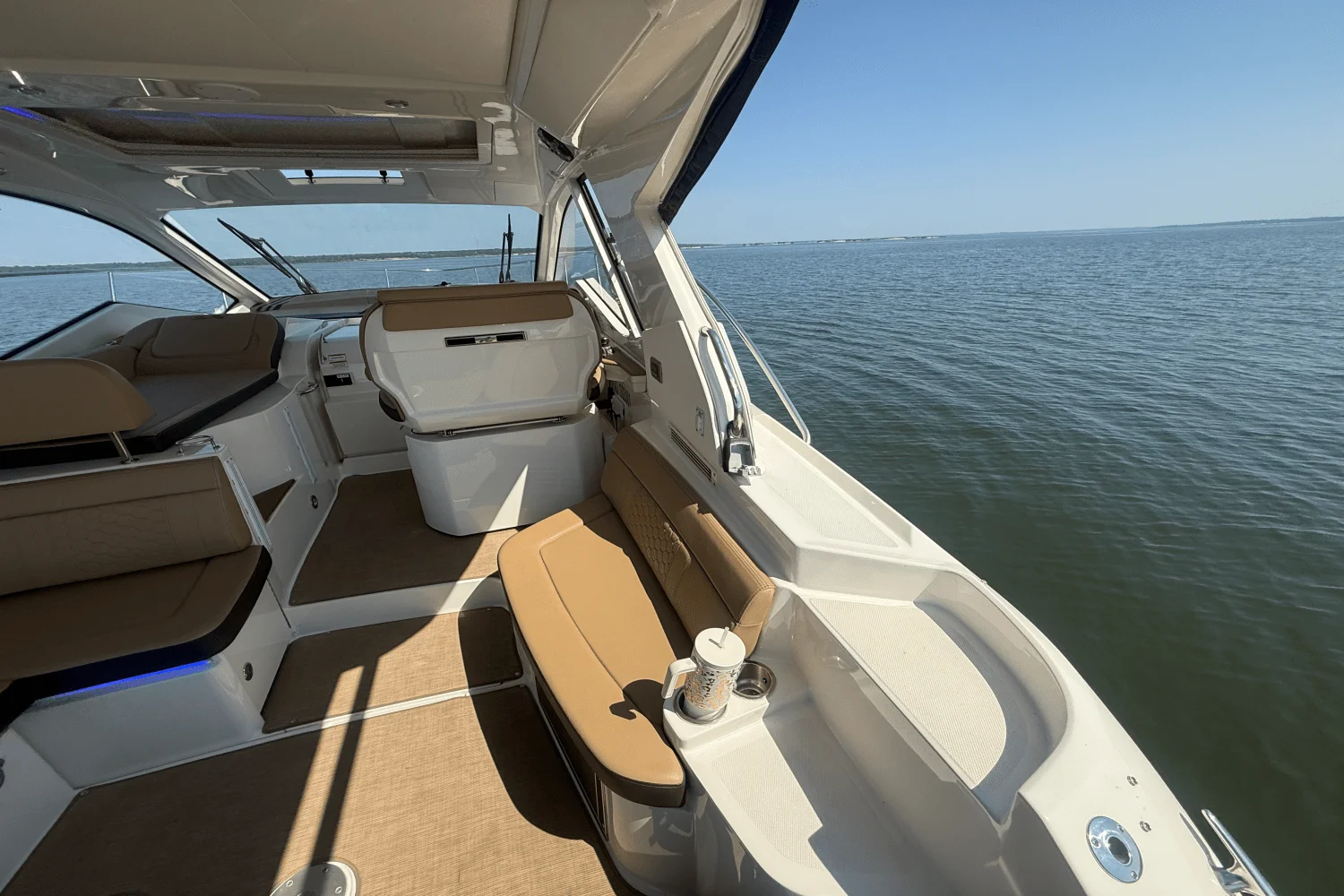 2019 Sea Ray 350 SUNDANCER COUPE Image Thumbnail #17