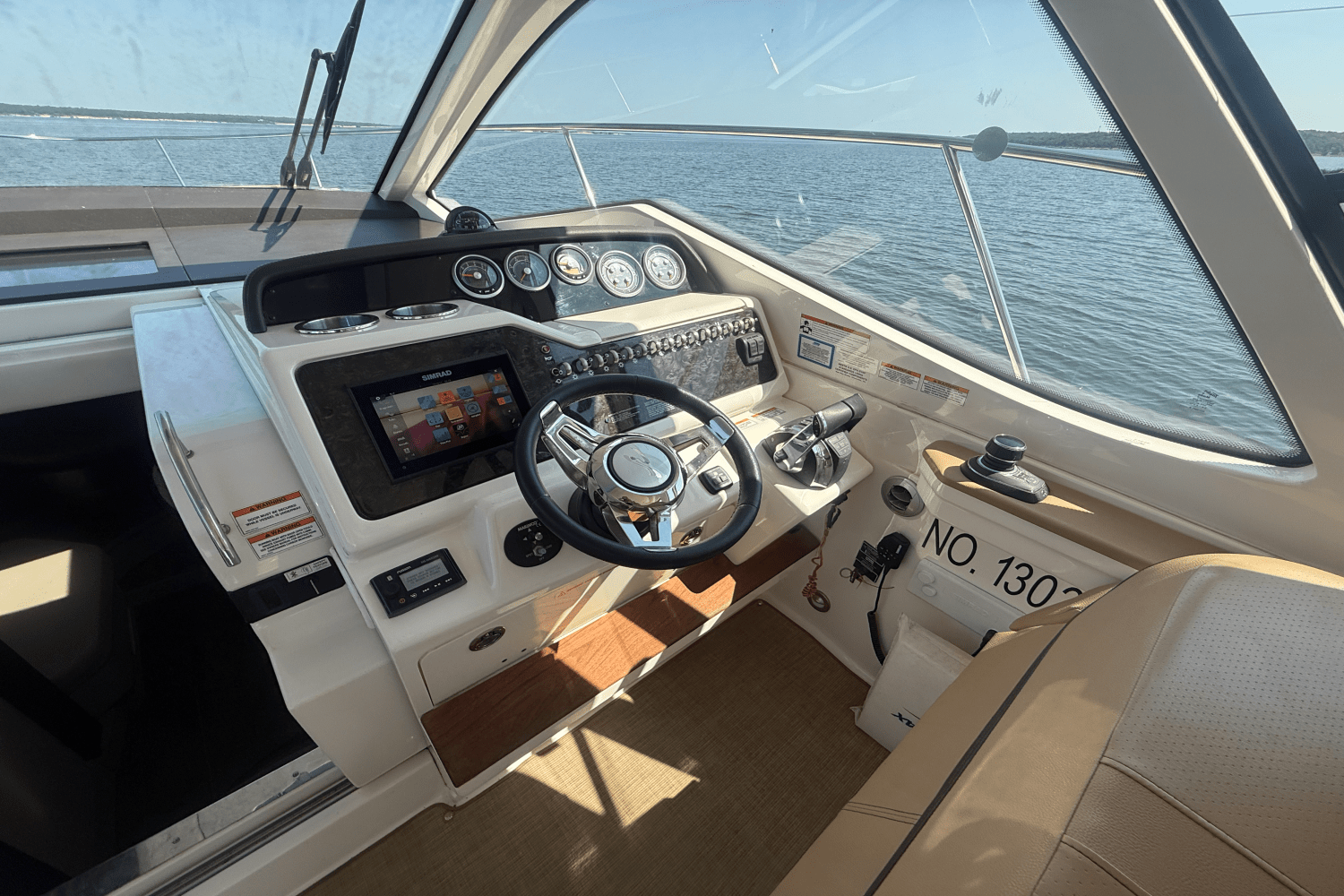 2019 Sea Ray 350 SUNDANCER COUPE Image Thumbnail #25