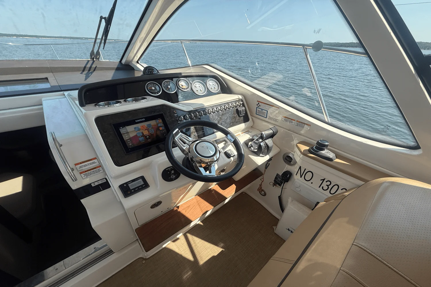2019 Sea Ray 350 SUNDANCER COUPE Image Thumbnail #25