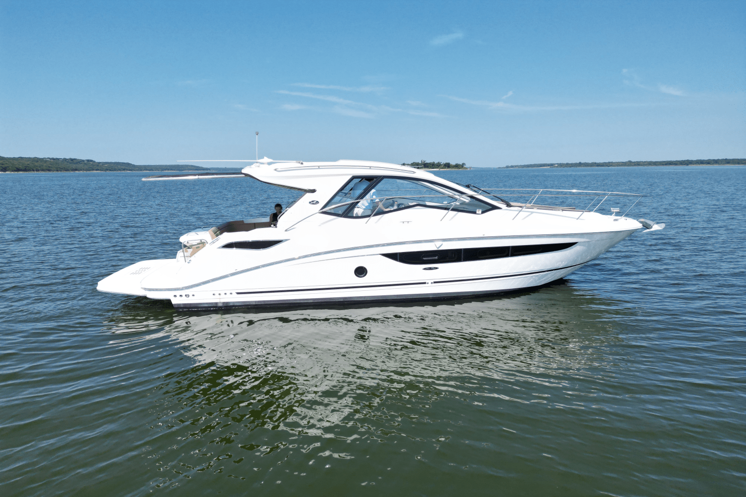 2019 Sea Ray 350 SUNDANCER COUPE Image Thumbnail #0