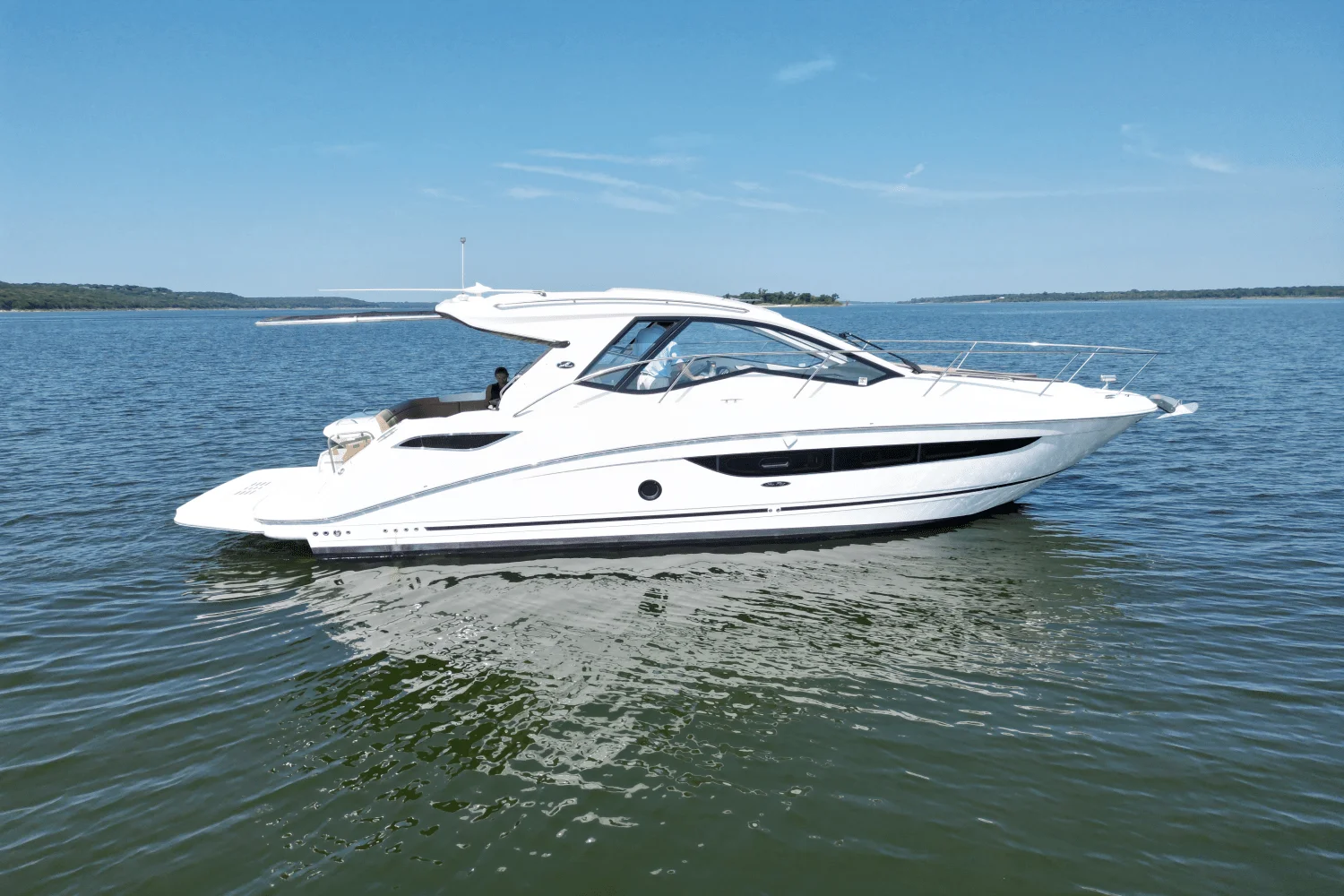 2019 Sea Ray 350 SUNDANCER COUPE Image Thumbnail #0