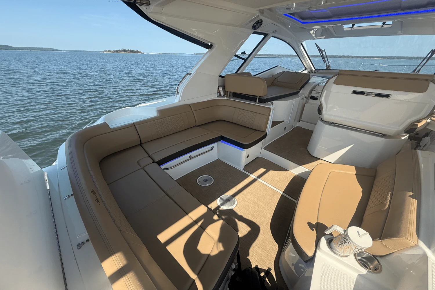 2019 Sea Ray 350 SUNDANCER COUPE Image Thumbnail #16