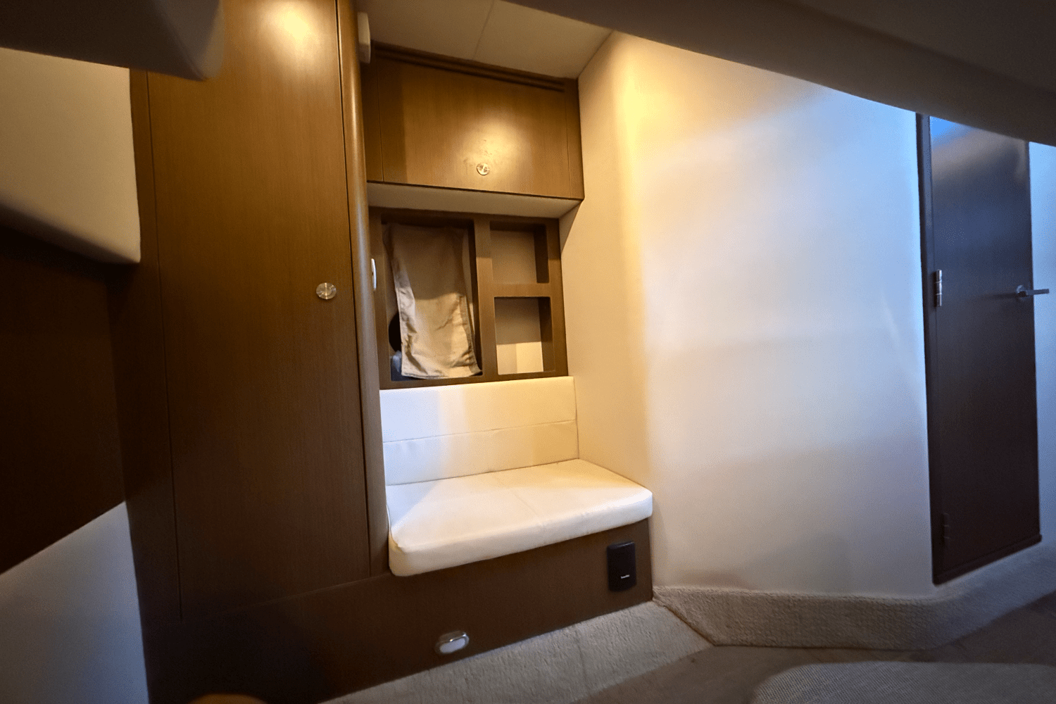 2019 Sea Ray 350 SUNDANCER COUPE Image Thumbnail #44