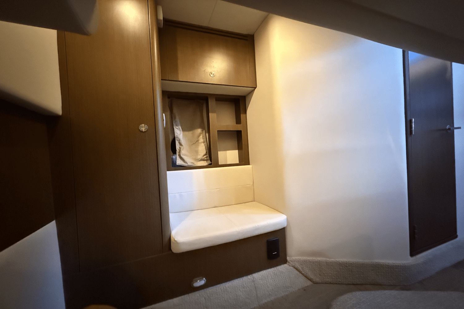 2019 Sea Ray 350 SUNDANCER COUPE Image Thumbnail #44