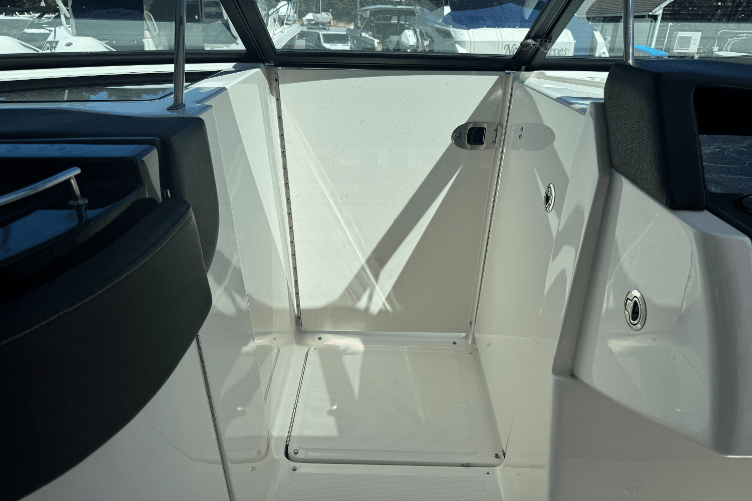 2017 Sea Ray SLX 350 OB Image Thumbnail #29