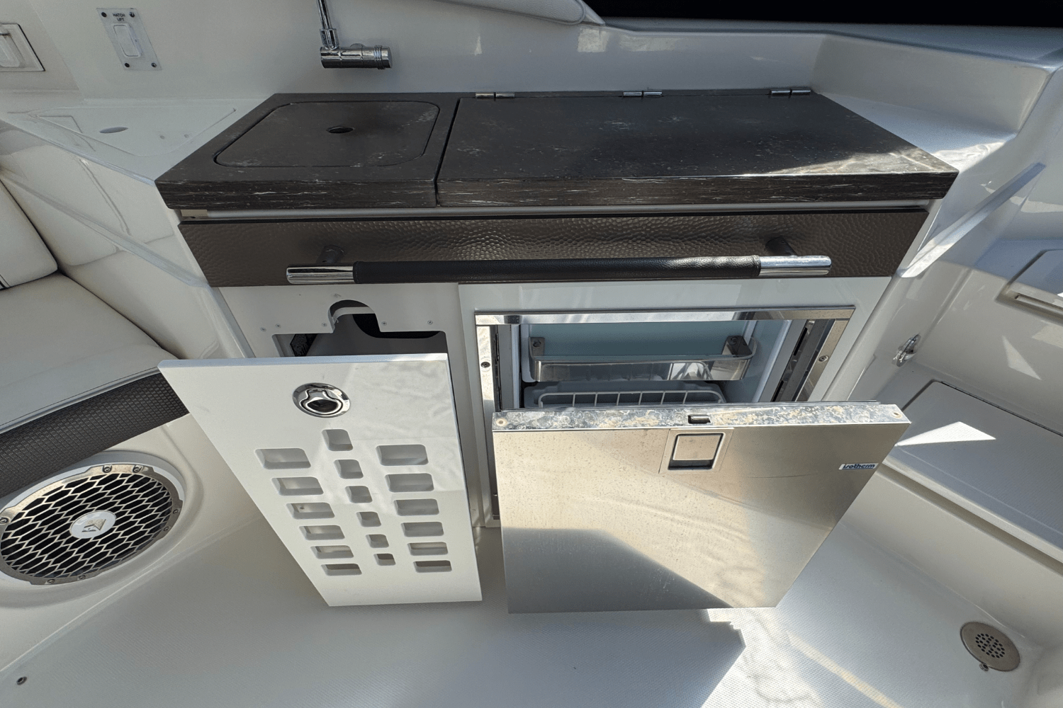 2017 Sea Ray SLX 350 OB Image Thumbnail #14