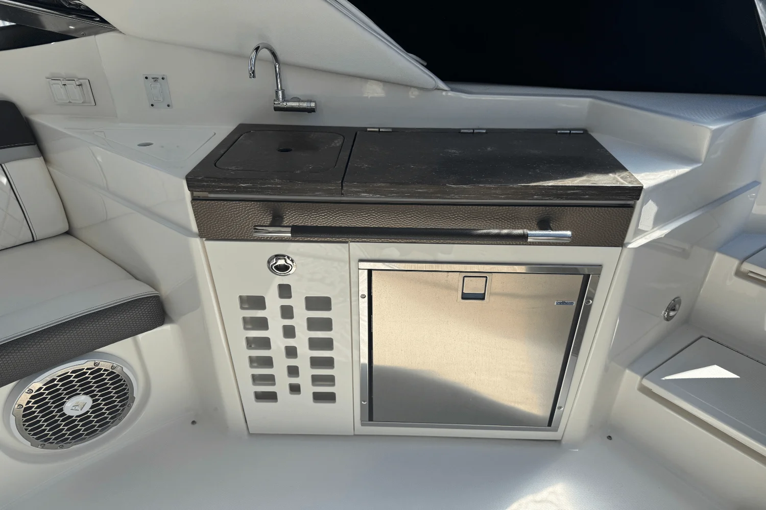 2017 Sea Ray SLX 350 OB Image Thumbnail #11