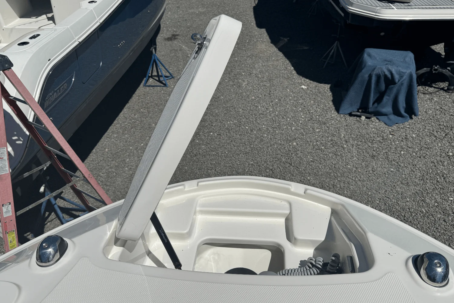 2017 Sea Ray SLX 350 OB Image Thumbnail #38