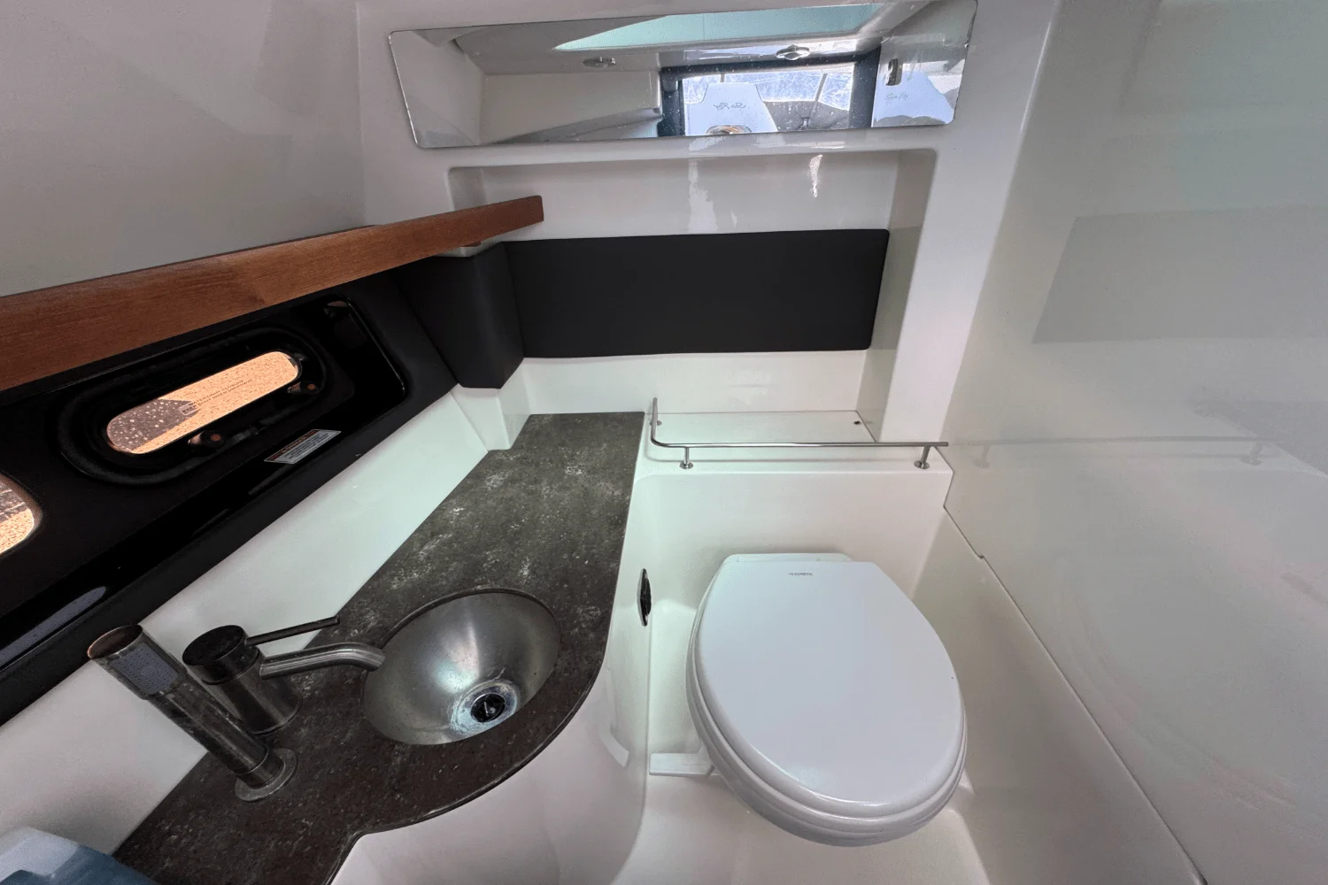 2017 Sea Ray SLX 350 OB Image Thumbnail #28