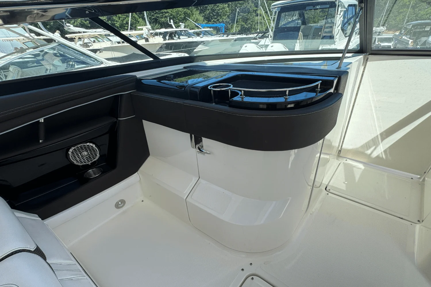 2017 Sea Ray SLX 350 OB Image Thumbnail #26