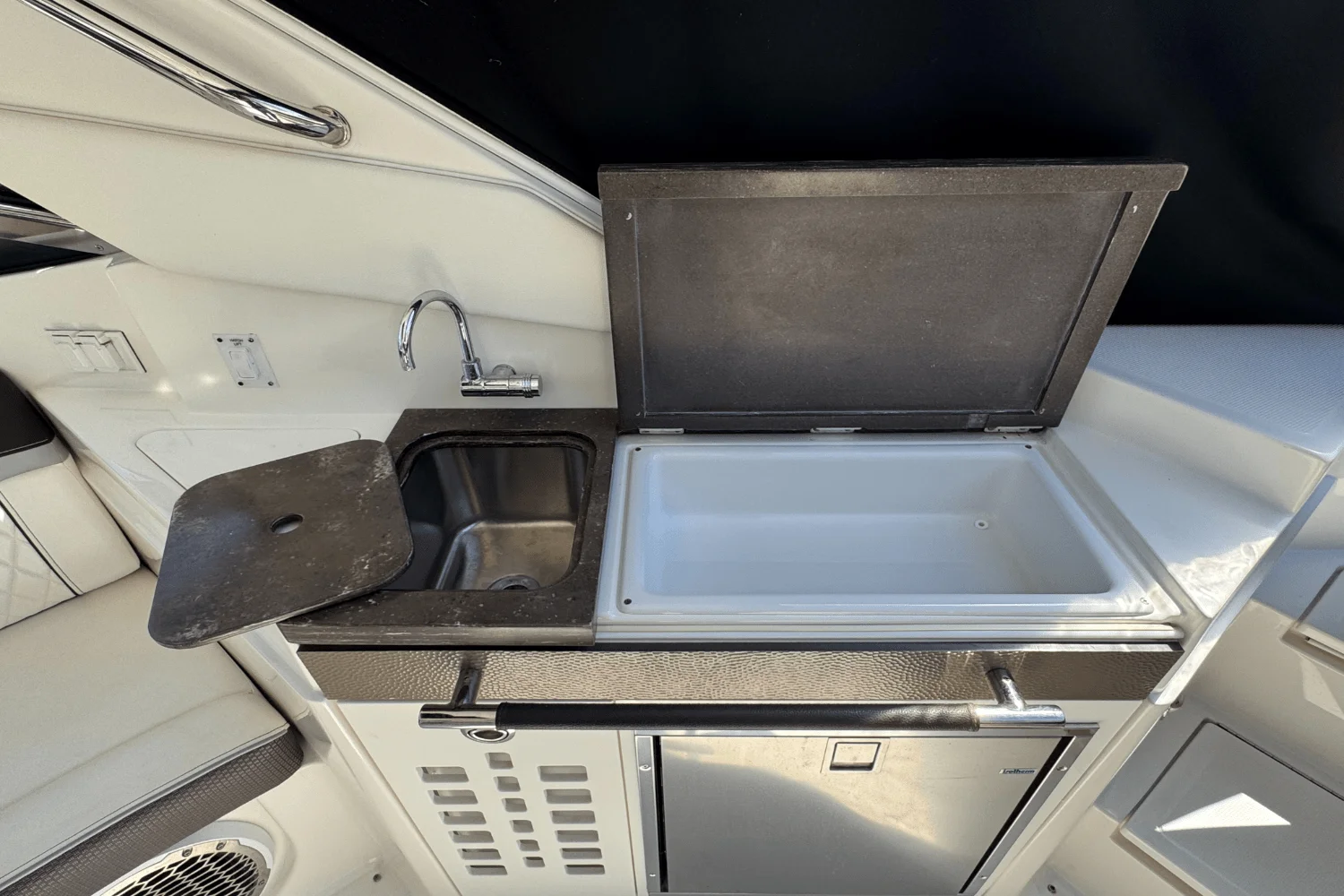 2017 Sea Ray SLX 350 OB Image Thumbnail #12