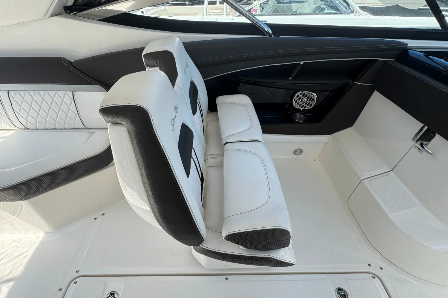 2017 Sea Ray SLX 350 OB Image Thumbnail #17