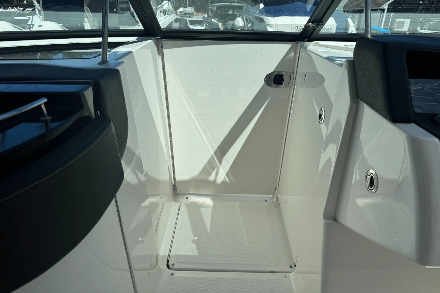 2017 Sea Ray SLX 350 OB Image Thumbnail #29