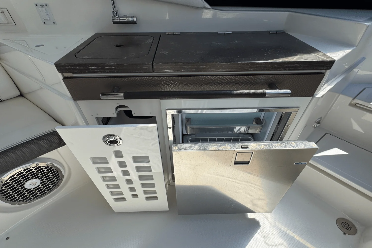 2017 Sea Ray SLX 350 OB Image Thumbnail #14