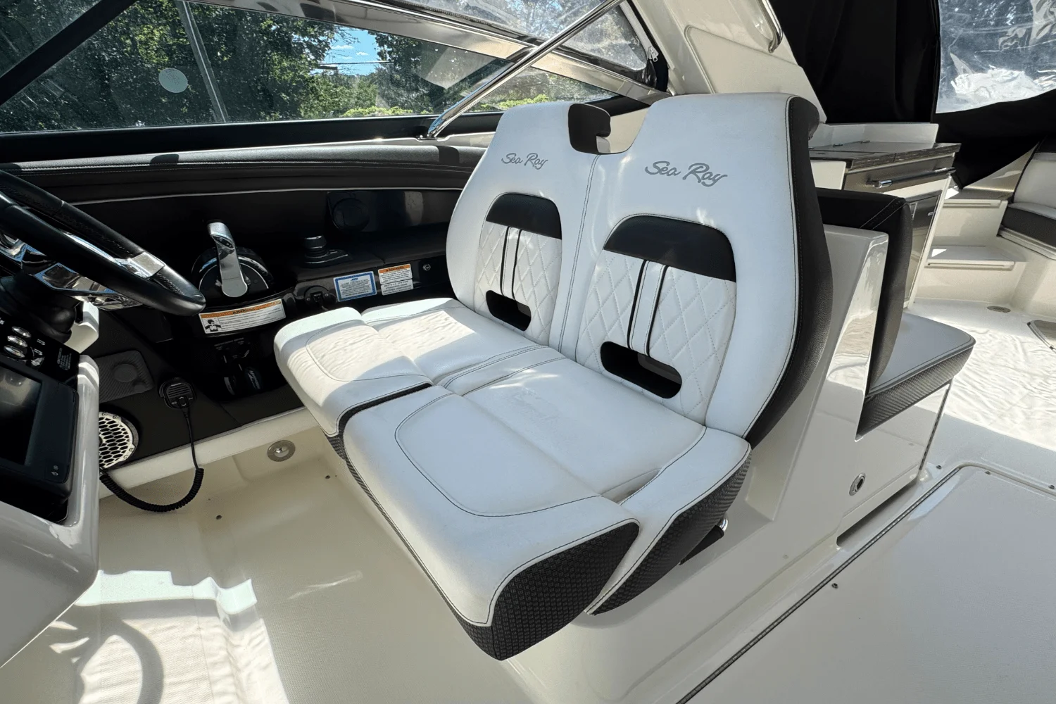2017 Sea Ray SLX 350 OB Image Thumbnail #21
