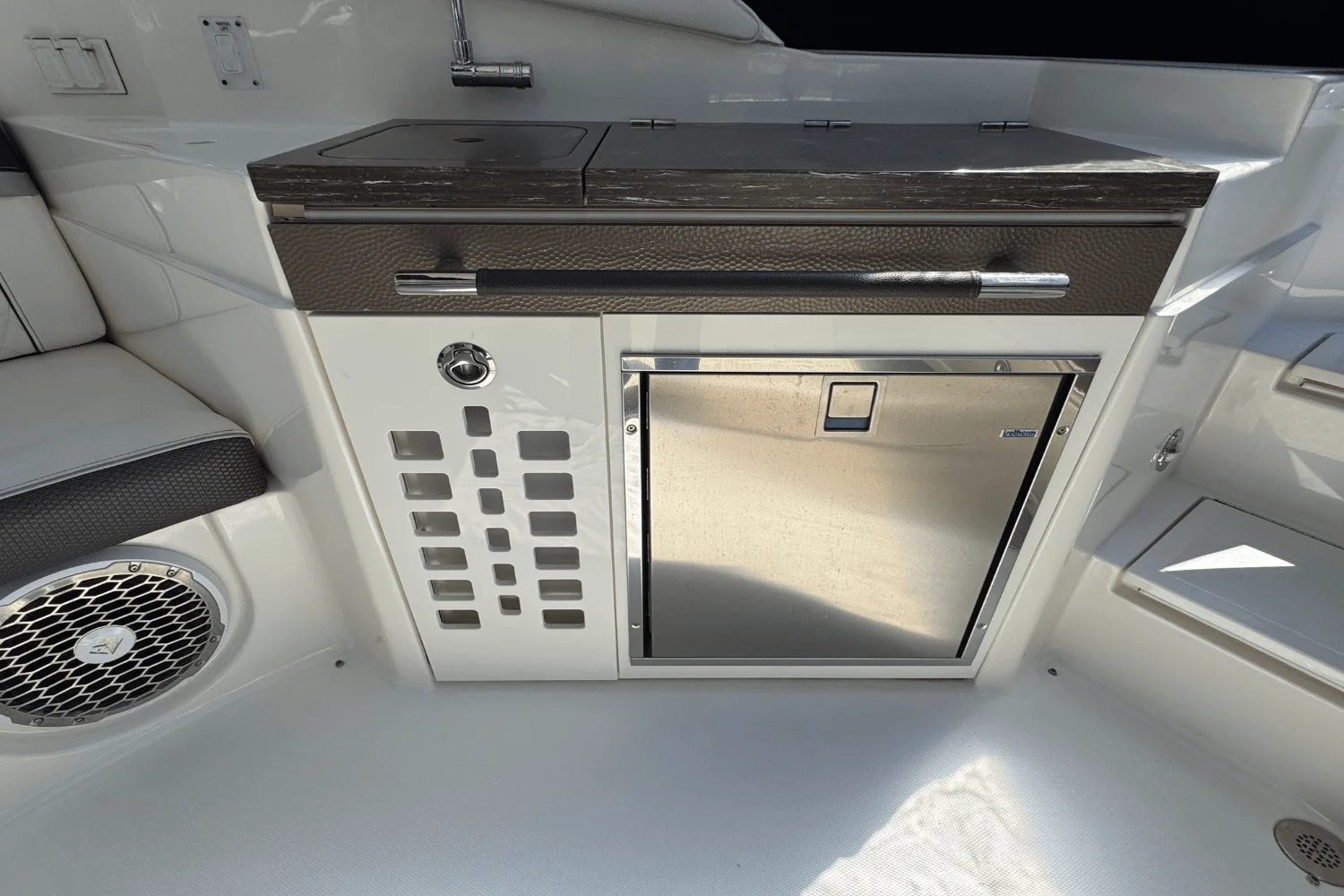 2017 Sea Ray SLX 350 OB Image Thumbnail #13