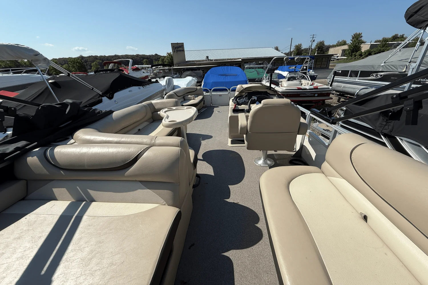 2016 Sun Tracker 24 PARTY BARGE Image Thumbnail #18