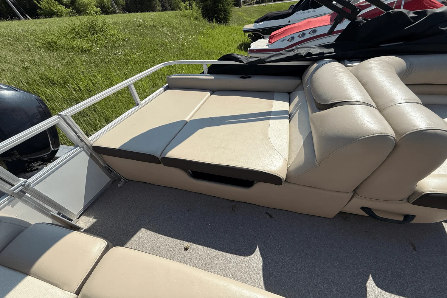 2016 Sun Tracker 24 PARTY BARGE Image Thumbnail #16