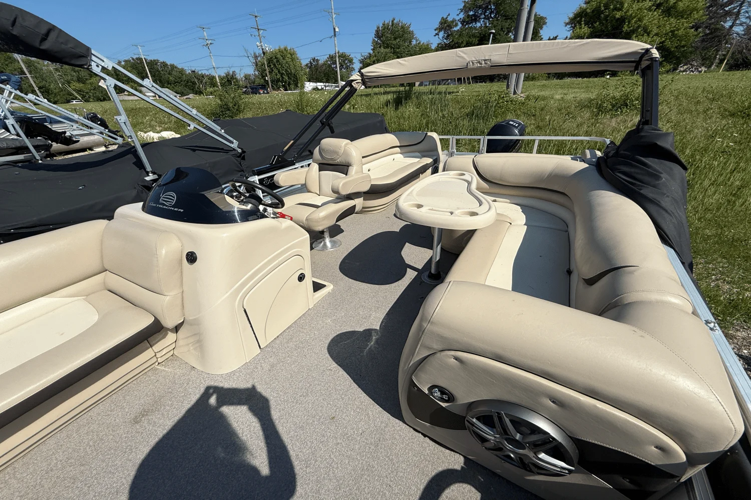 2016 Sun Tracker 24 PARTY BARGE Image Thumbnail #9