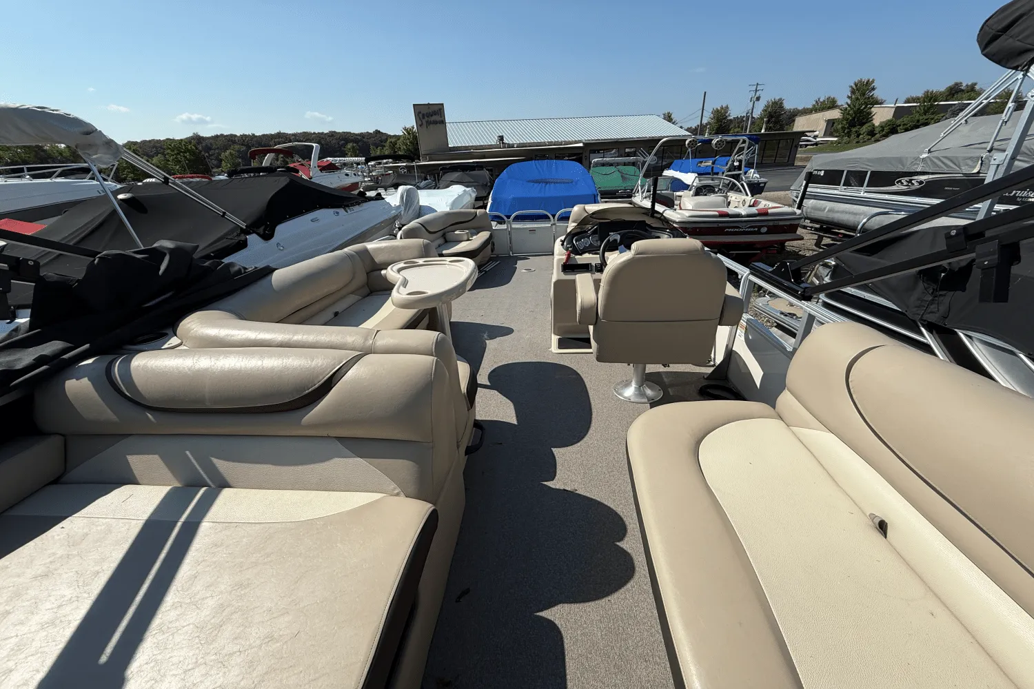 2016 Sun Tracker 24 PARTY BARGE Image Thumbnail #18