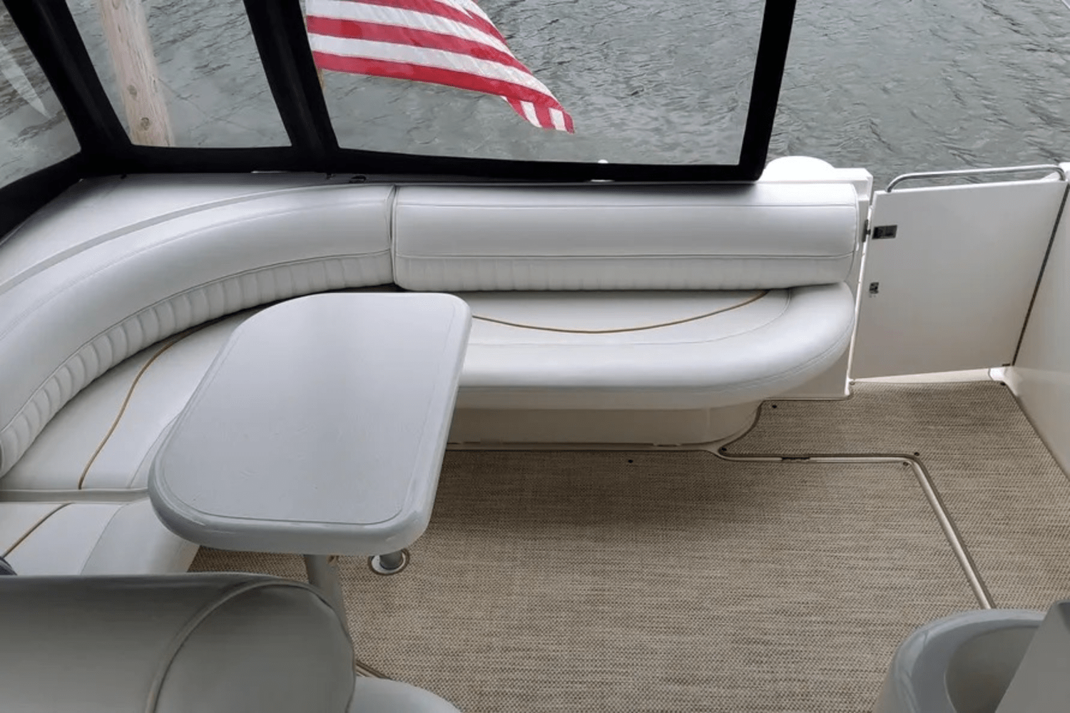 2000 Cruisers Yachts 3870 Image Thumbnail #4