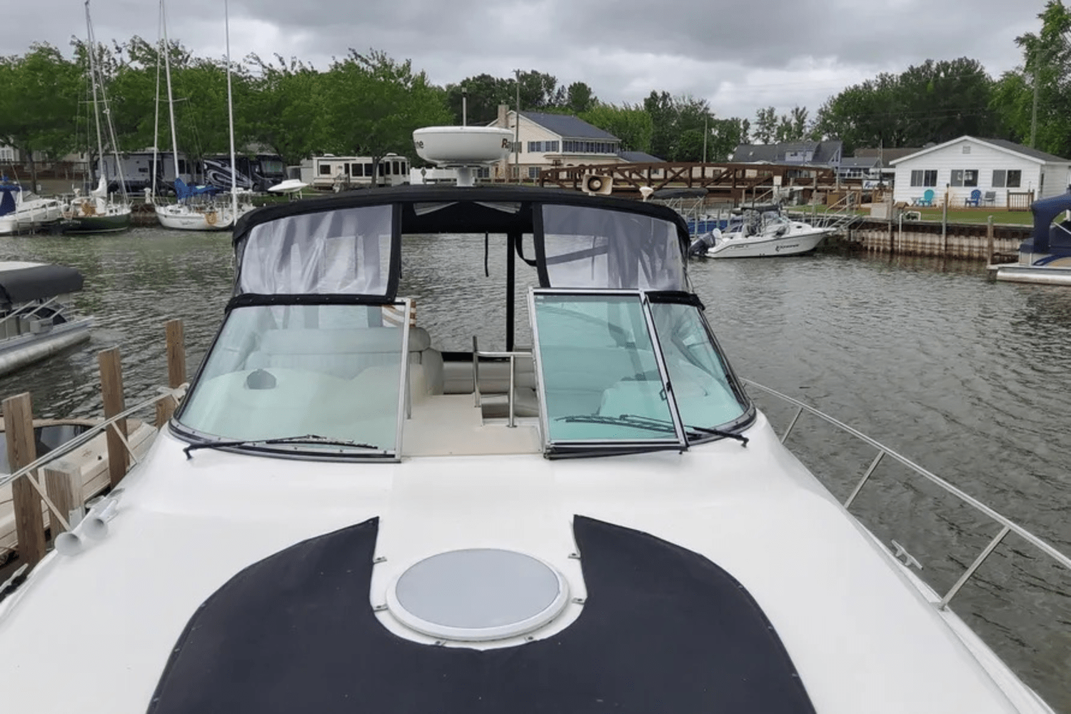 2000 Cruisers Yachts 3870 Image Thumbnail #1
