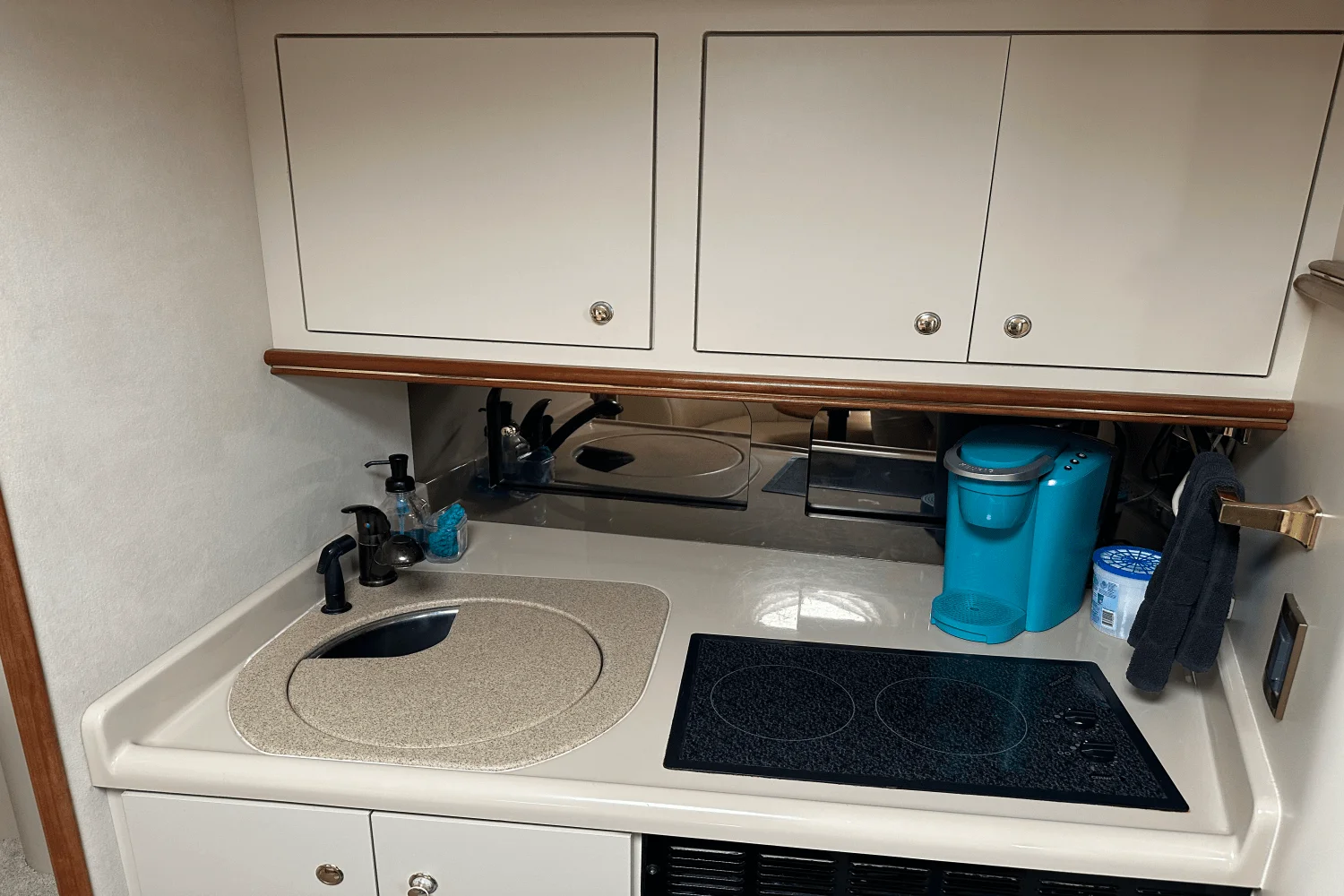 2000 Cruisers Yachts 3870 Image Thumbnail #26