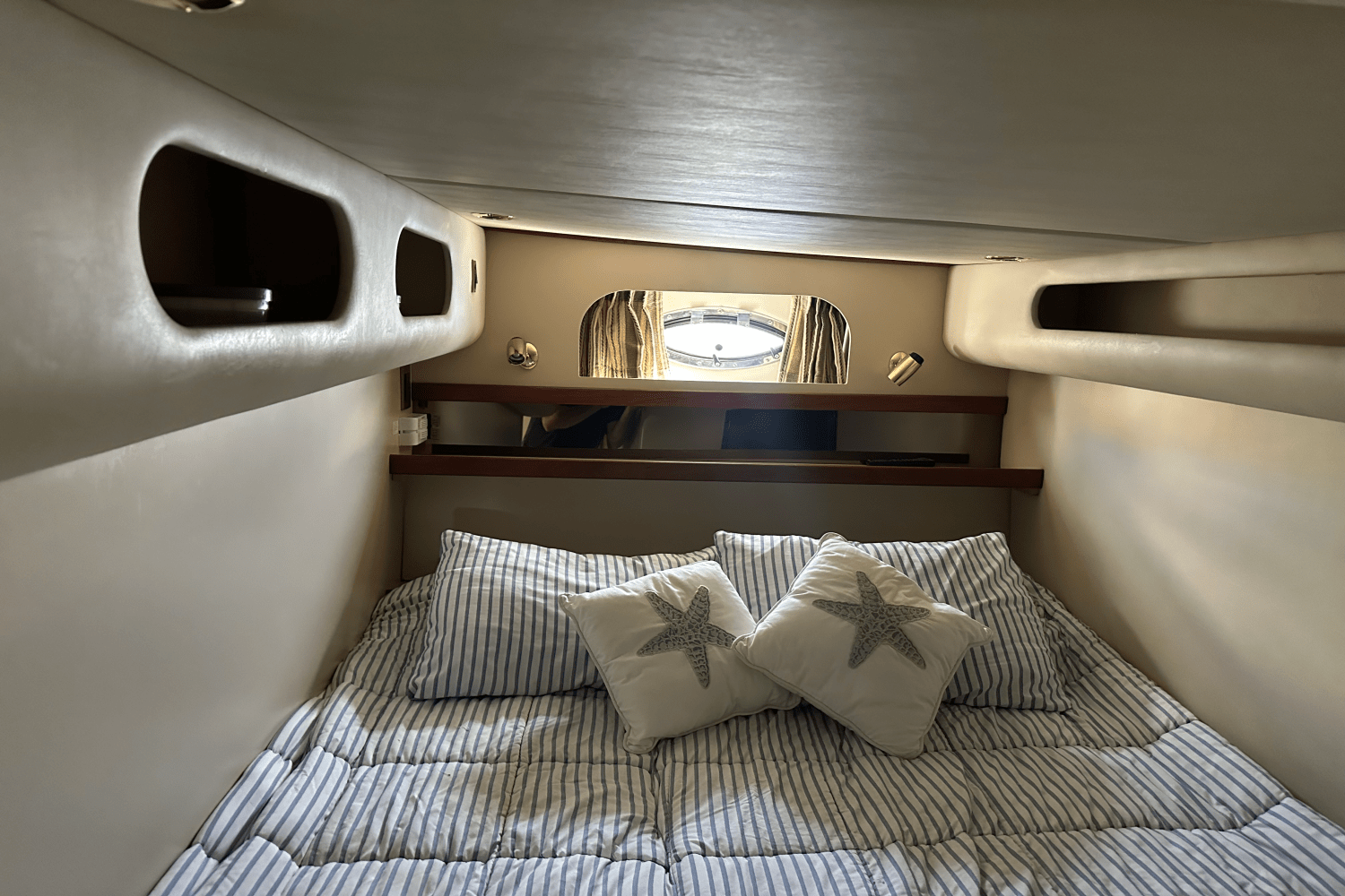 2000 Cruisers Yachts 3870 Image Thumbnail #8