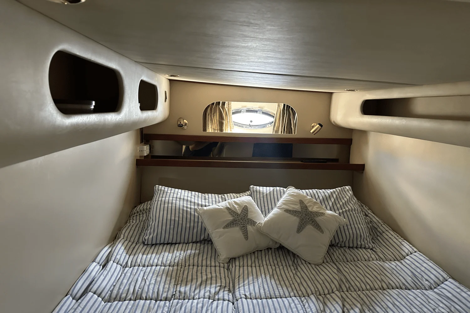 2000 Cruisers Yachts 3870 Image Thumbnail #8