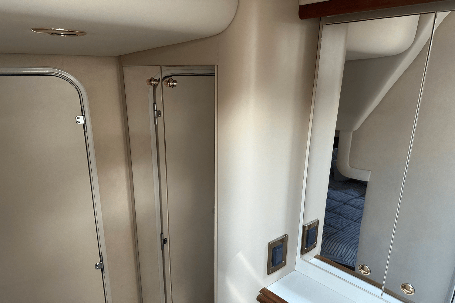 2000 Cruisers Yachts 3870 Image Thumbnail #17