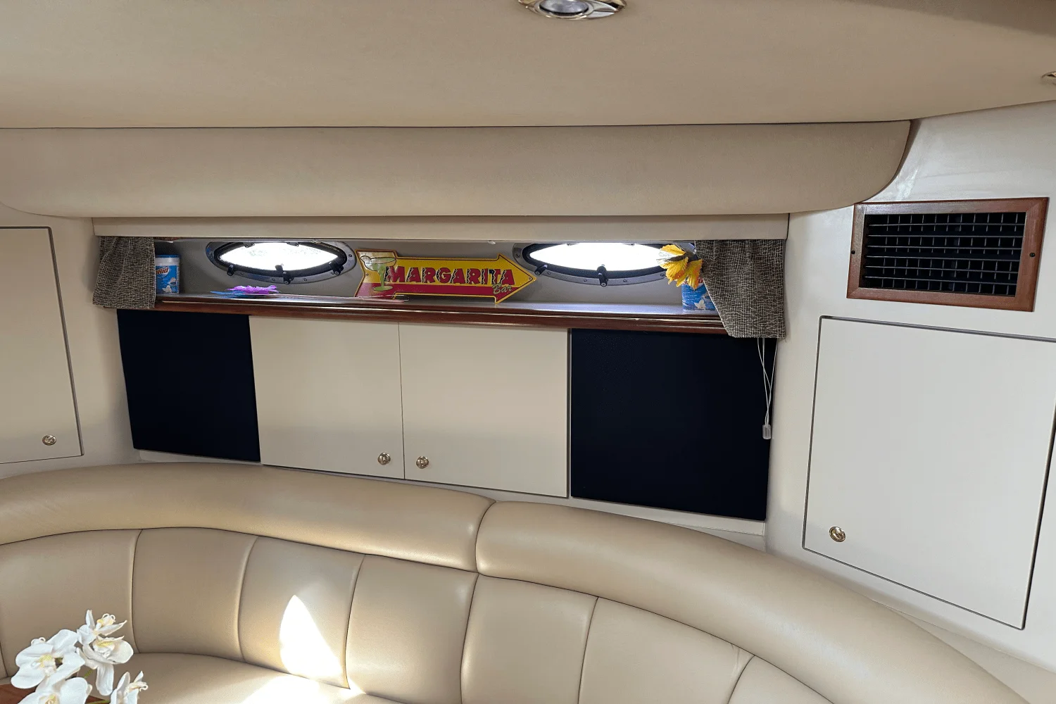 2000 Cruisers Yachts 3870 Image Thumbnail #29