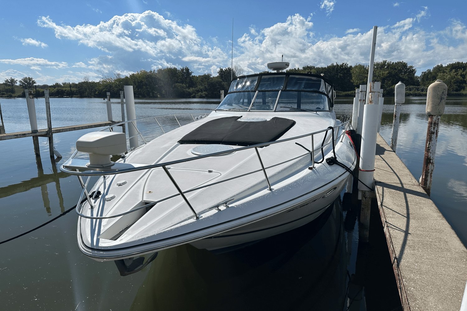 2000 Cruisers Yachts 3870 Image Thumbnail #1