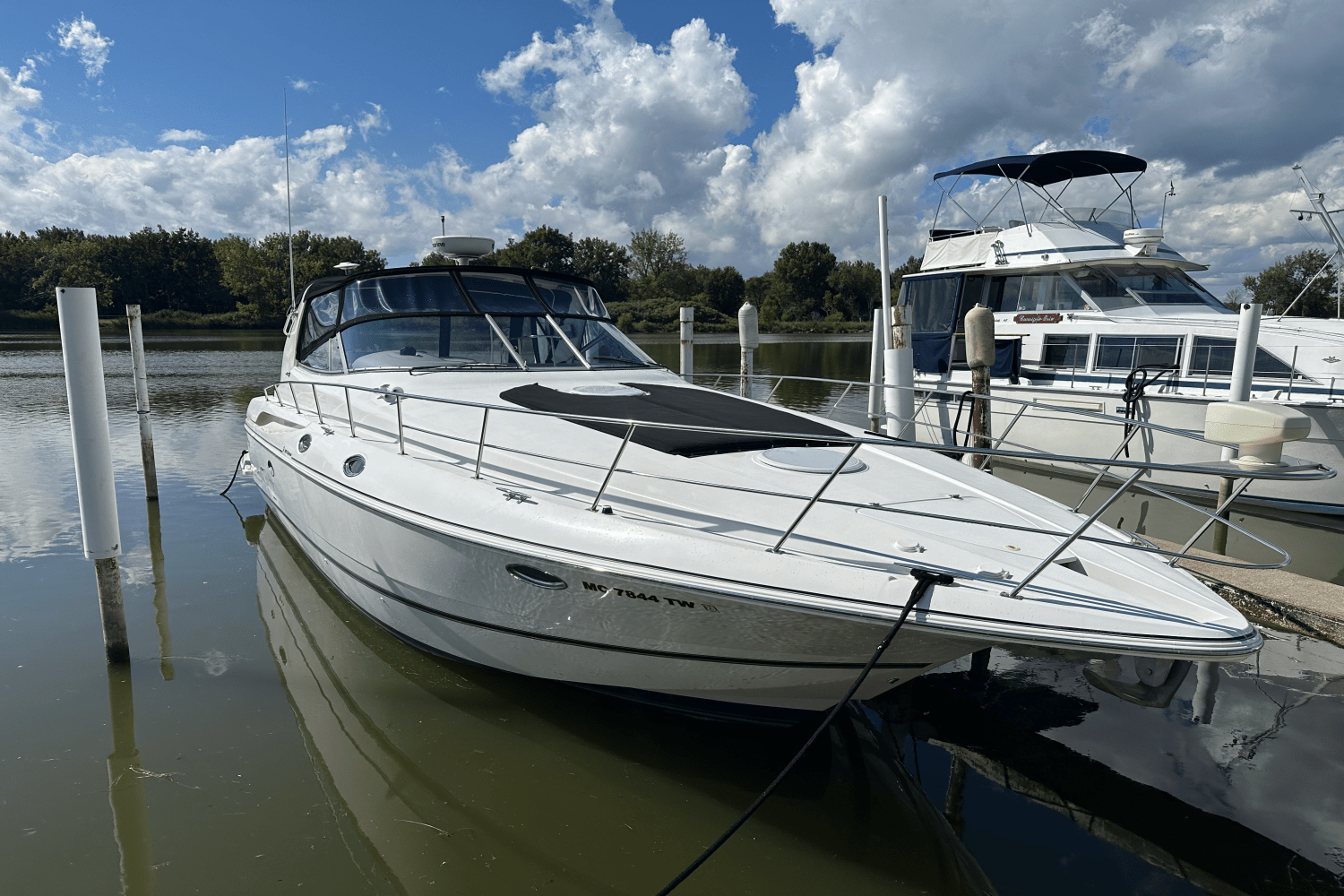 2000 Cruisers Yachts 3870 Image Thumbnail #0